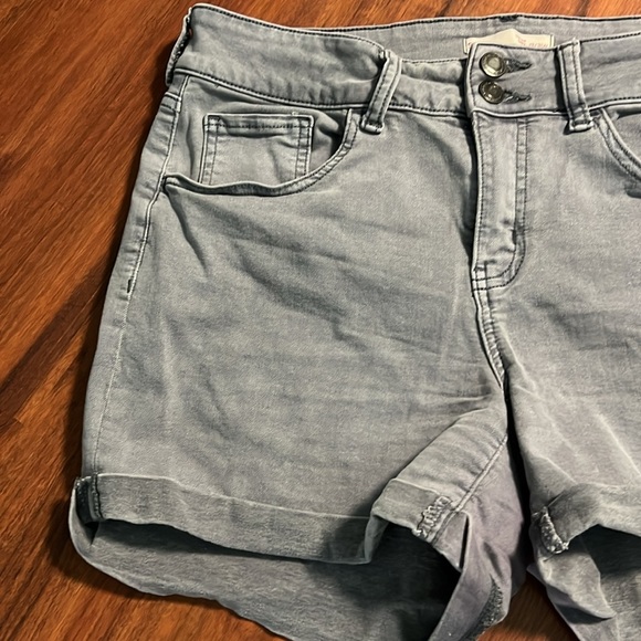 Greyish purple stretchy midi denim shorts juniors size 13/31W two buttons - Picture 3 of 8